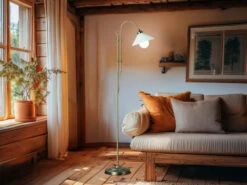 Globo Landhausstil Stehlampe LANDLIFE Höhenverstellbar, Altmessing Mit Glasschirm