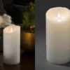 Konstsmide LED Echtwachskerze Mit Flamme & Timer, Ø 10cm, Höhe 21,5cm, Batteriebetrieb -Bestes Beleuchtungs Geschäft led echtwachskerze mit flamme timer 10cm hoehe 215