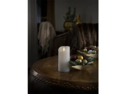 Konstsmide LED Echtwachskerze Mit Flamme & Timer, Ø 7,5cm, Höhe 15,5cm, Batteriebetrieb -Bestes Beleuchtungs Geschäft led echtwachskerze mit flamme timer 75cm hoehe 155 5