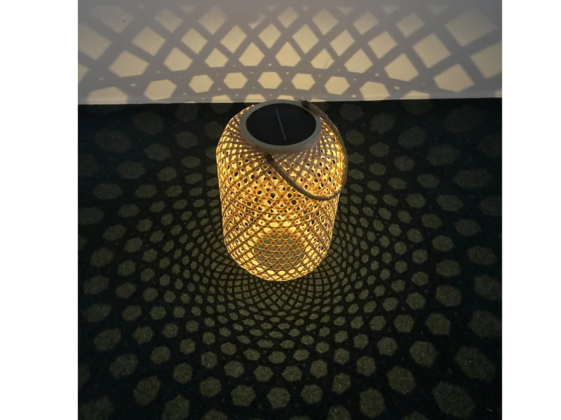 MeineWunschleuchte LED Solarlaterne AURE Hängend Aus Bambus Korbgeflecht Mit Sisalseil, Höhe 56cm 11 MeineWunschleuchte LED Solarlaterne AURE Hängend Aus Bambus Korbgeflecht Mit Sisalseil, Höhe 56cm – Bild 9