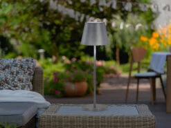 FHL Easy Outdoor Tischlampe COSENZA 2.0 Schwarz Ohne Kabel - USB Anschluss & Ladestation