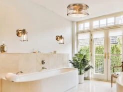 KICHLER Wandlaterne ASHLAND BAY In Messing Für Badezimmer & Wohnraum, Höhe 21cm -Bestes Beleuchtungs Geschäft wandlaterne ashland bay in messing fuer badezimmer 7