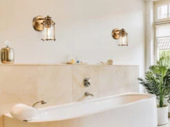 KICHLER Wandlaterne ASHLAND BAY In Messing Für Badezimmer & Wohnraum, Höhe 21cm -Bestes Beleuchtungs Geschäft wandlaterne ashland bay in messing fuer badezimmer 8