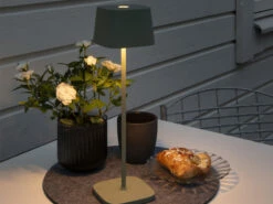 Konstsmide Wiederaufladbare LED Outdoor Akku Tischleuchte CAPRI Dimmbar Grün, Höhe 36cm -Bestes Beleuchtungs Geschäft wiederaufladbare led outdoor akku tischleuchte cap 4
