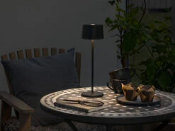 Konstsmide Wiederaufladbare LED Outdoor Akku Tischleuchte POSITANO Dimmbar Schwarz, H: 35cm 16 Konstsmide Wiederaufladbare LED Outdoor Akku Tischleuchte POSITANO Dimmbar Schwarz, H: 35cm -Bestes Beleuchtungs Geschäft wiederaufladbare led outdoor akku tischleuchte pos 6